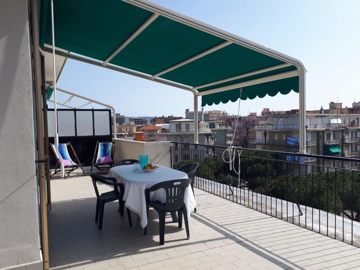 Attico Trilocale Con Solarium A Borghetto Santo Spirito Apartment ภายนอก รูปภาพ